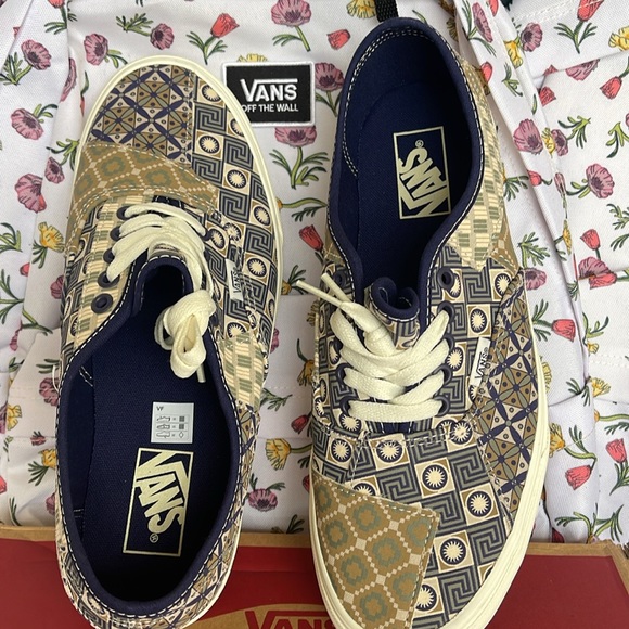 Vans Men’s Authentic Patchwork 
Geo Trek Navy
VN0A7Q4ONVY
Sneakers - Picture 12 of 16